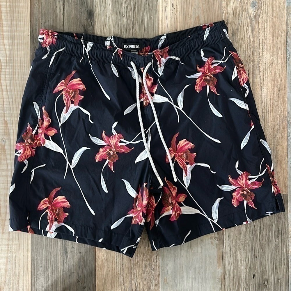 EXPRESS Men large printed 6” elastic waist Swim shorts